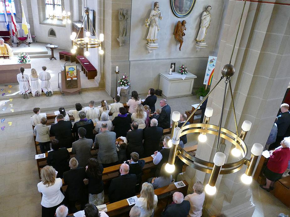 Feier der 1. Heiligen Kommunion in Sankt Crescentius (Foto: Karl-Franz Thiede)